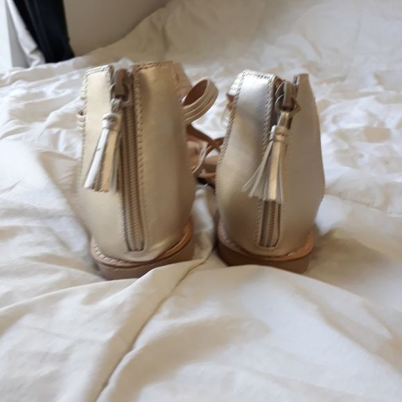 NWOB Cynthia Rowley gold gladiator sandals - Picture 6 of 6